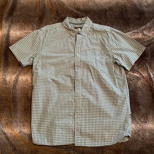 Like new men’s short sleeve button up from The North Face.